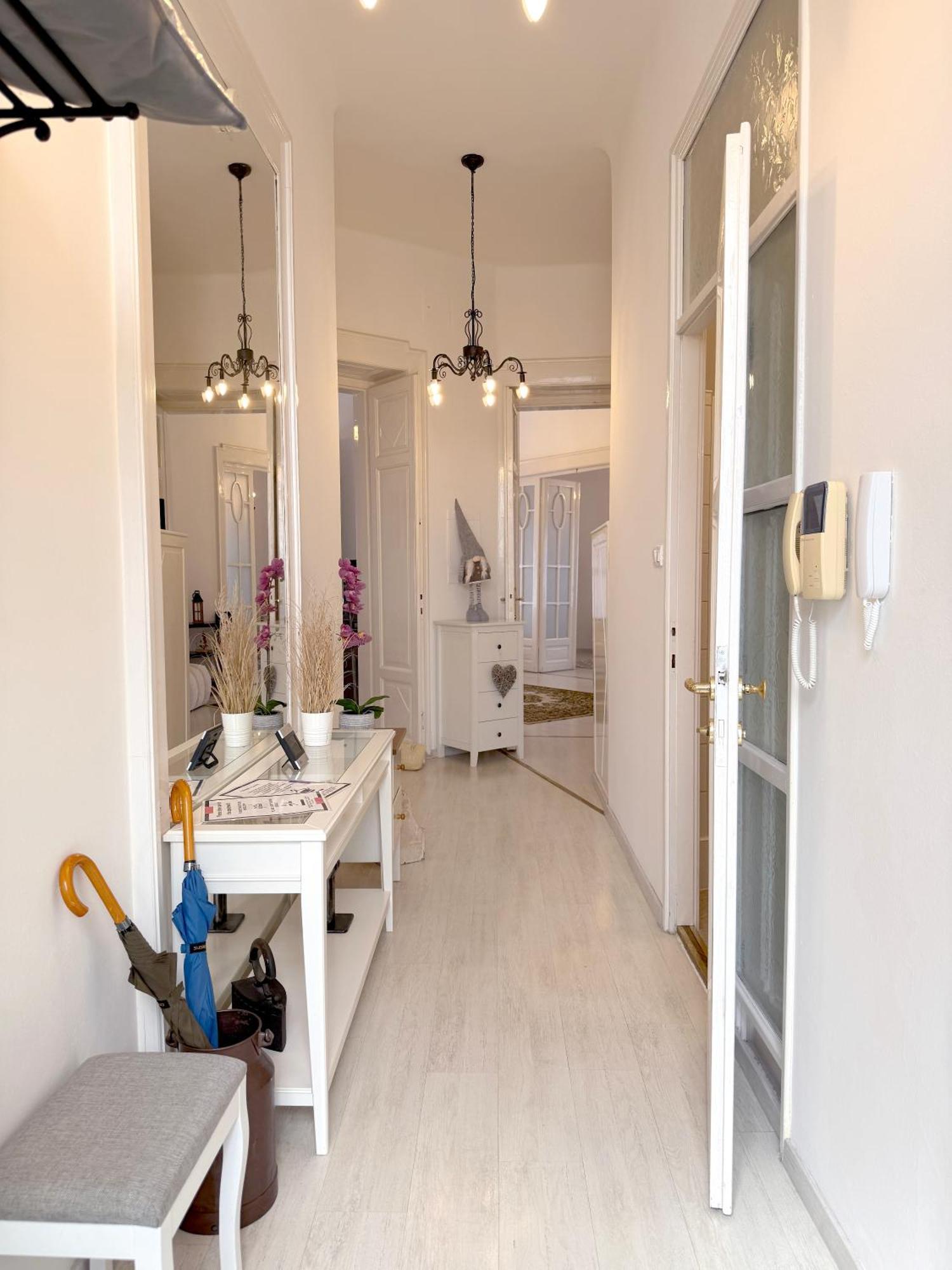Apartament Elegant 125m2 In Center Of Budapesta
