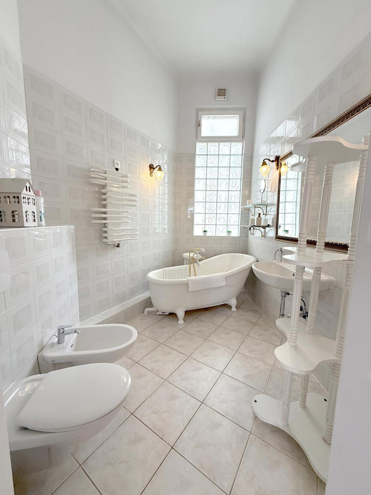 Elegant 125m2 In Center Of Budapest